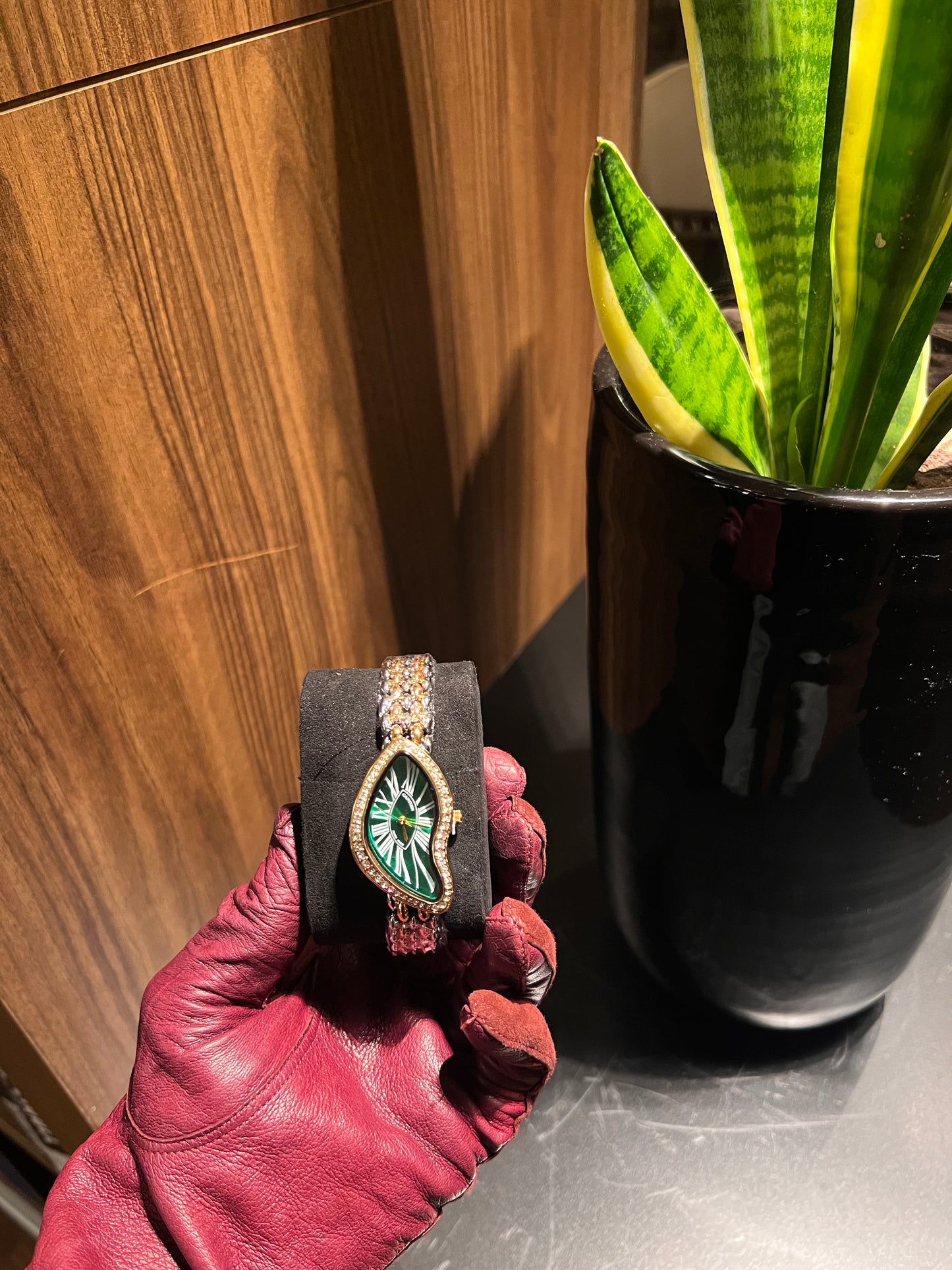 Montre luxe – Cadran Vert & Lunette Diamants