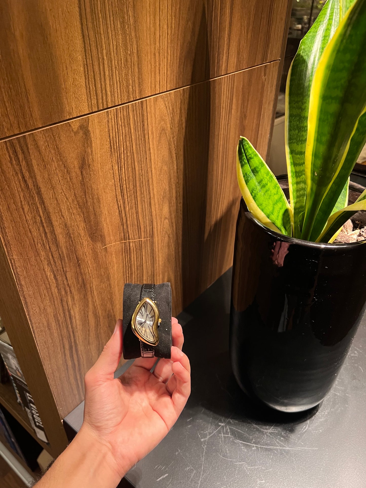 Montre luxe – Cadran Coloré & Lunette Or