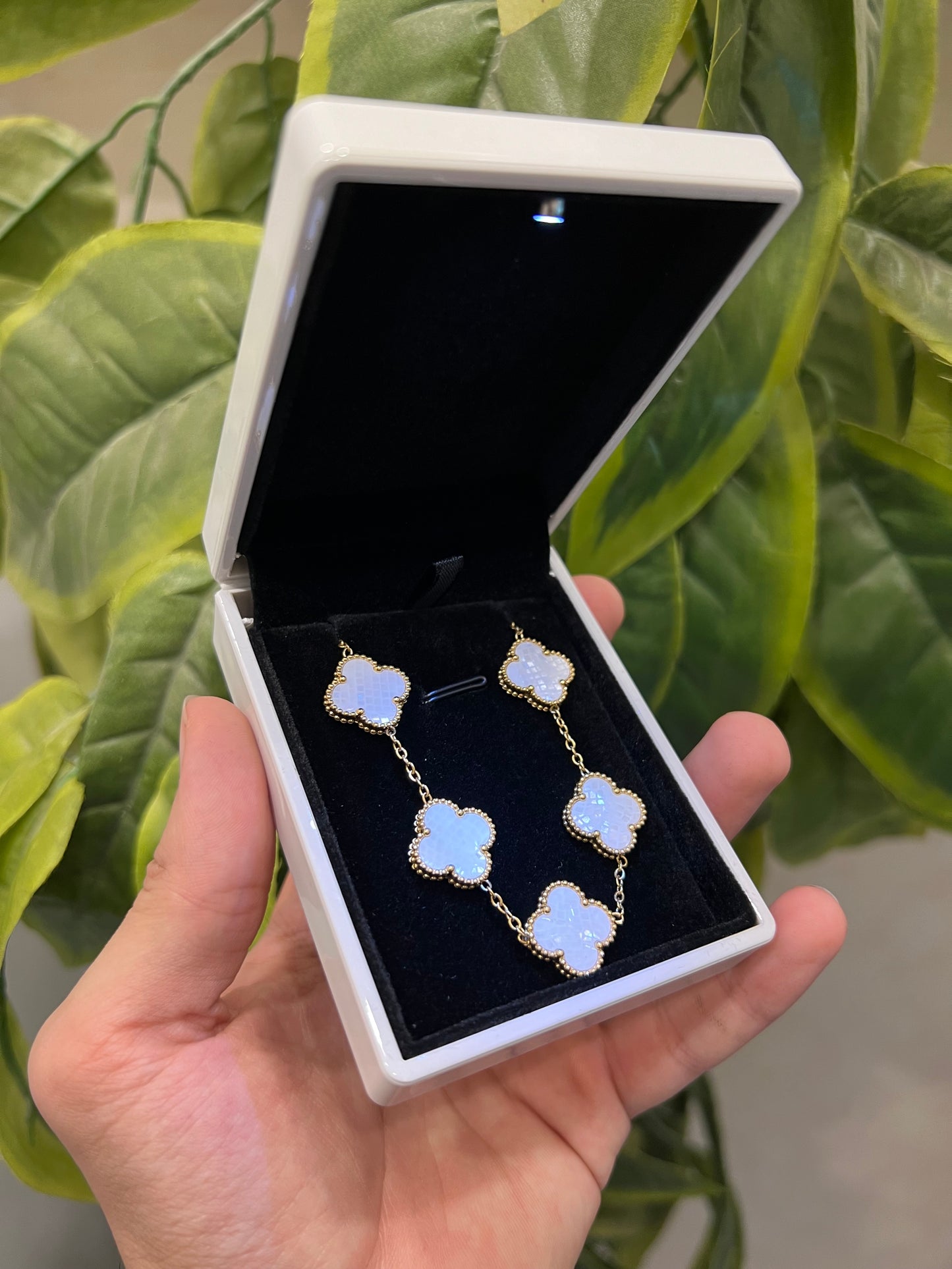 Bracelet Trèfle Blanc Femme – Acier Inoxydable Doré