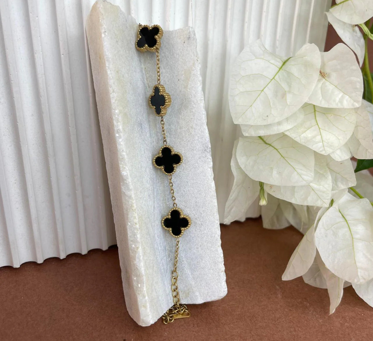 Bracelet Trèfle Noir Femme – Acier Inoxydable Doré